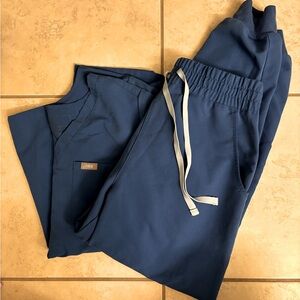 FIGS scrub set- Royal- Like New!